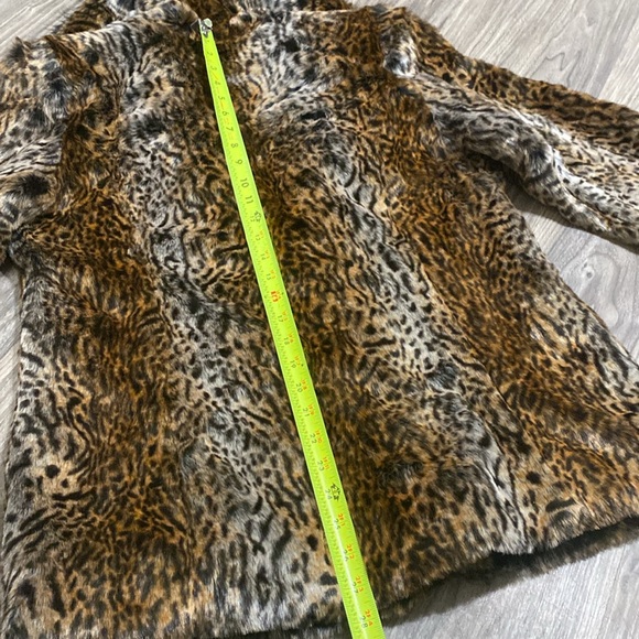 Pamela McCoy fur replica  Coat Size M cheetah - Picture 9 of 10